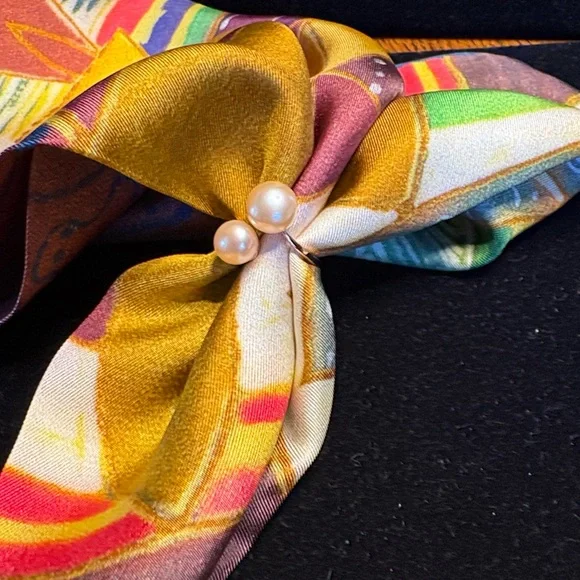 Colorful Geometric Pattern Scarf - Picture 5 of 6